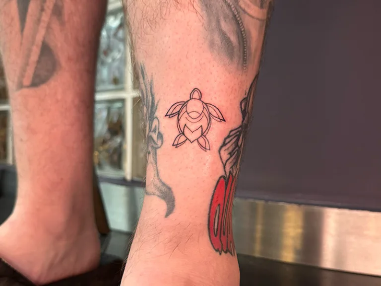fineline-turtle-tattoo